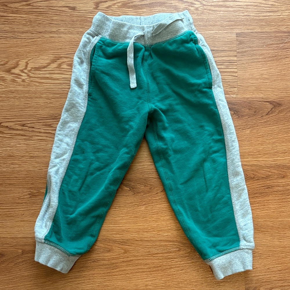 Hanna Andersson green & gray sweatpants size 5/ 110 cm